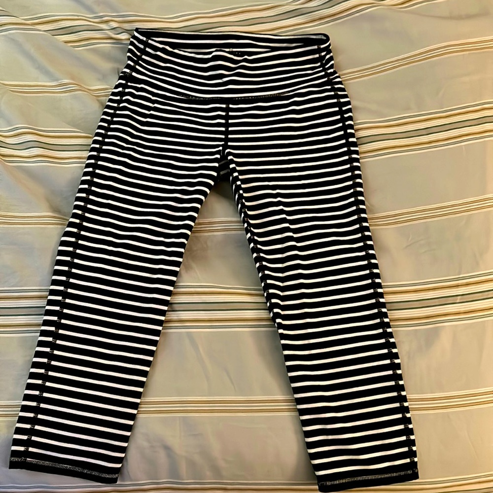 Athleta crop leggings size medium black and white striped nylon and spandex